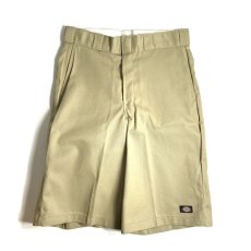 画像2: Dickies 13" Loose Fit Multi-Use Pocket Work Shorts - Khaki (2)