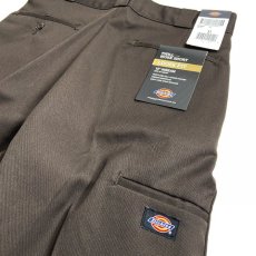 画像4: Dickies 13" Loose Fit Multi-Use Pocket Work Shorts - Dark Brown (4)