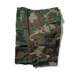 画像3: Rothco Vintage Paratrooper Cargo Shorts - Woodland Camo (3)