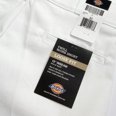 画像4: Dickies 13" Loose Fit Multi-Use Pocket Work Shorts - White (4)