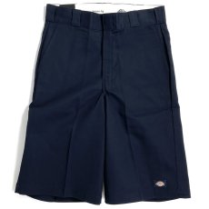 画像2: Dickies 13" Loose Fit Multi-Use Pocket Work Shorts Dark Navy / ディッキーズ 13インチ ルーズフィット マルチユーズ ポケット ワーク ショーツ ダークネイビー (2)