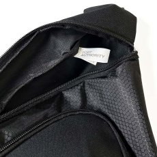 画像3: Port Authority Honeycomb Sling Pack - Black (3)
