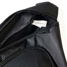 画像3: Port Authority Honeycomb Sling Pack Black / ポートオーソリティ ハニカム スリングパック ブラック (3)