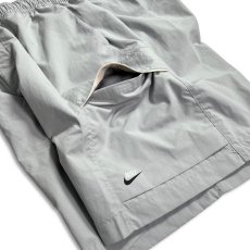 画像9: Nike Sportswear Essentials Woven Utility Shorts Grey / ナイキスポーツウェア エッセンシャル ウーブン ユーティリティ ショーツ グレー (9)