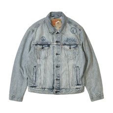 画像1: Levi's #72334 The Trucker Denim Jacket - Light Stonewash (1)