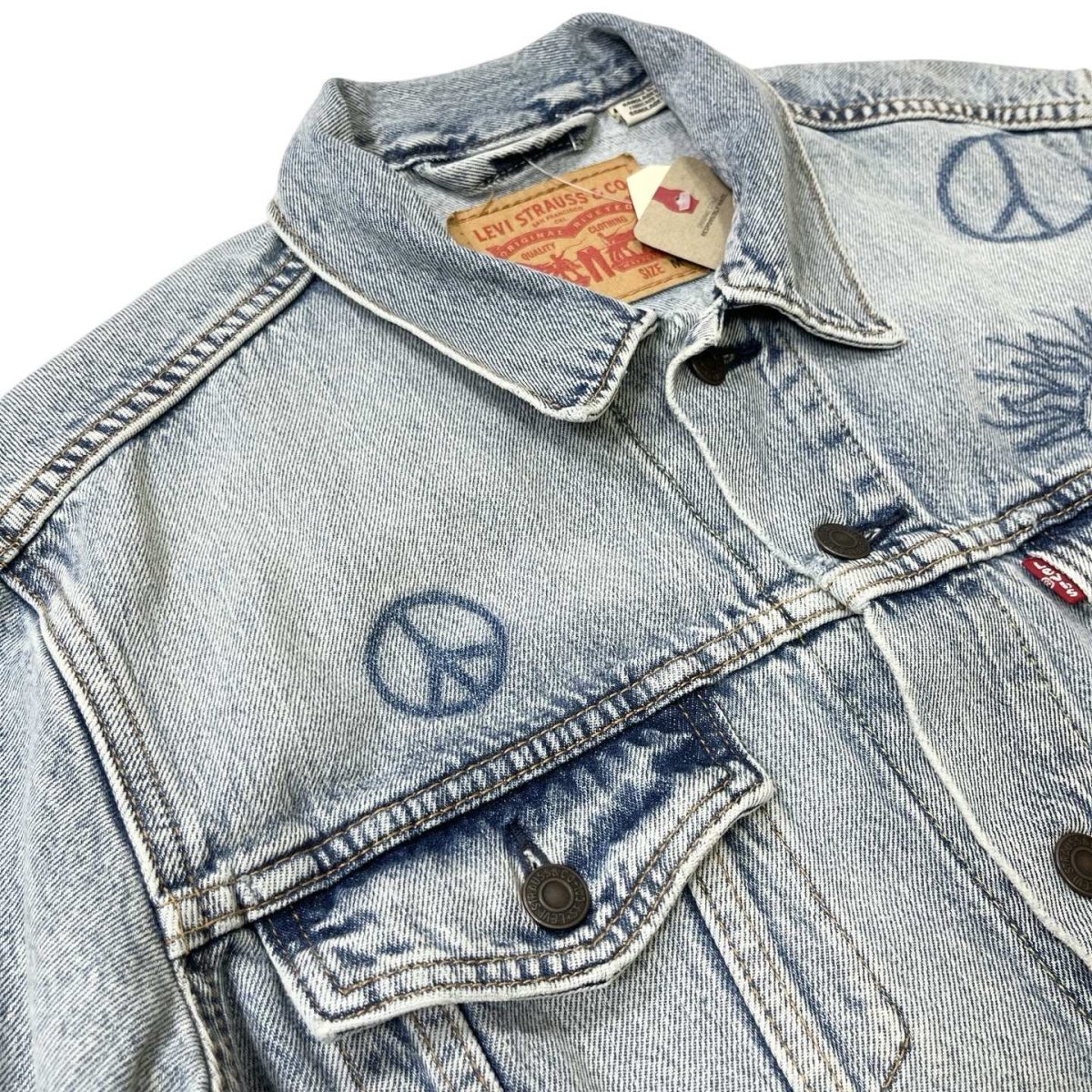 画像3: Levi's #72334 The Trucker Denim Jacket - Light Stonewash (3)