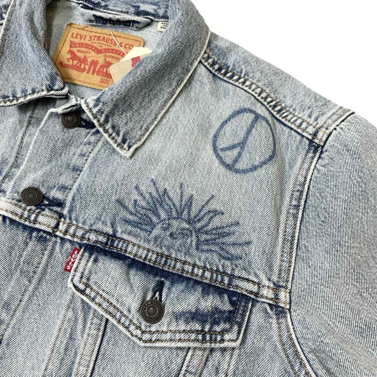 画像2: Levi's #72334 The Trucker Denim Jacket - Light Stonewash (2)