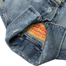画像6: Levi's Vintage Relaxed Fit Trucker Jacket - Medium Indigo (6)