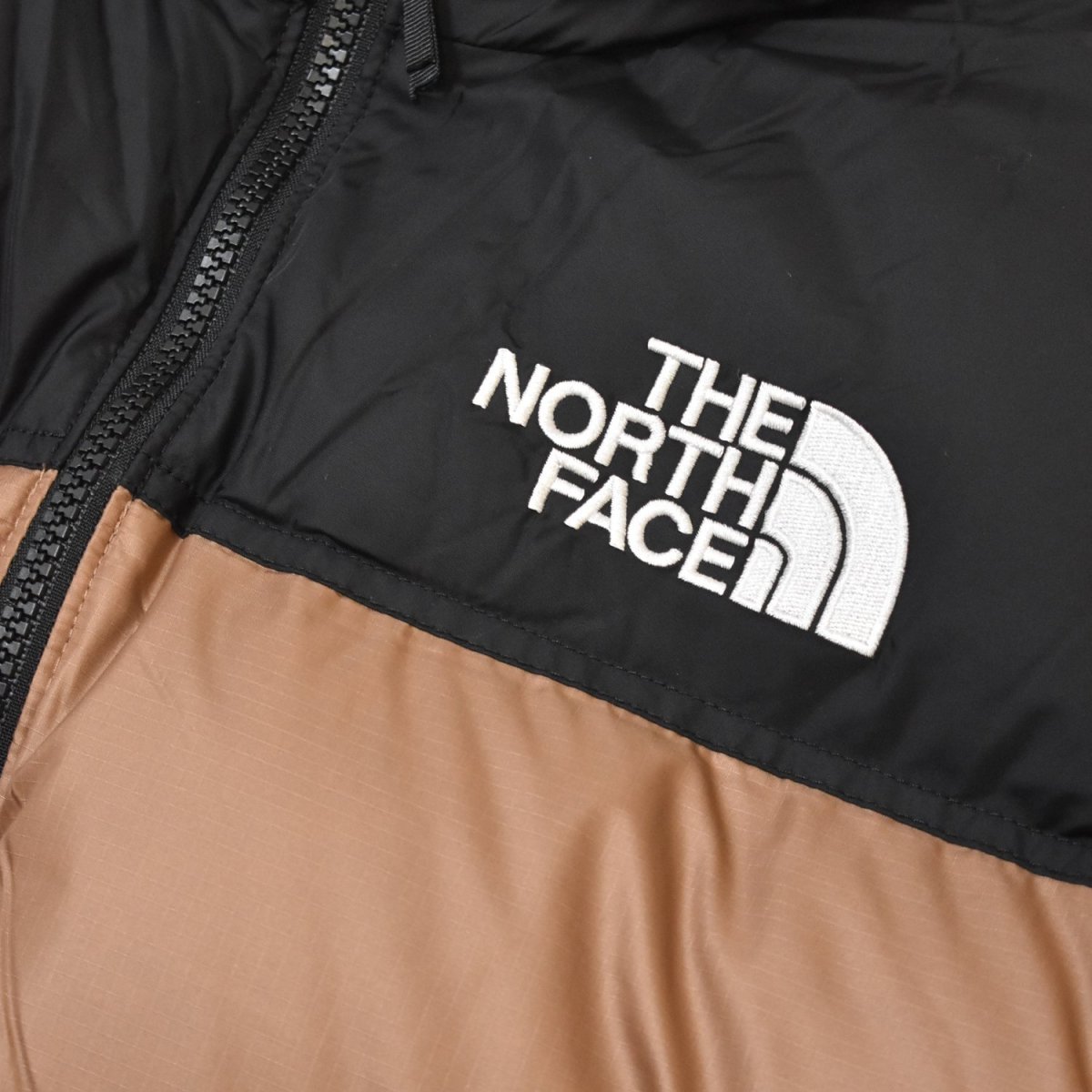 画像4: The North Face USA 1996 Retro Nuptse Jacket - LattexBlack (4)
