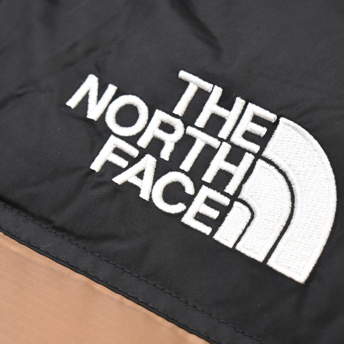 画像2: The North Face USA 1996 Retro Nuptse Jacket - LattexBlack (2)