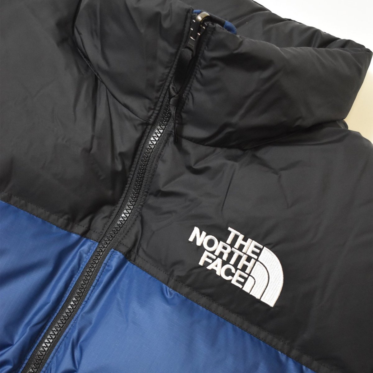 画像2: The North Face USA 1996 Retro Nuptse Jacket - Estate BluexBlack (2)