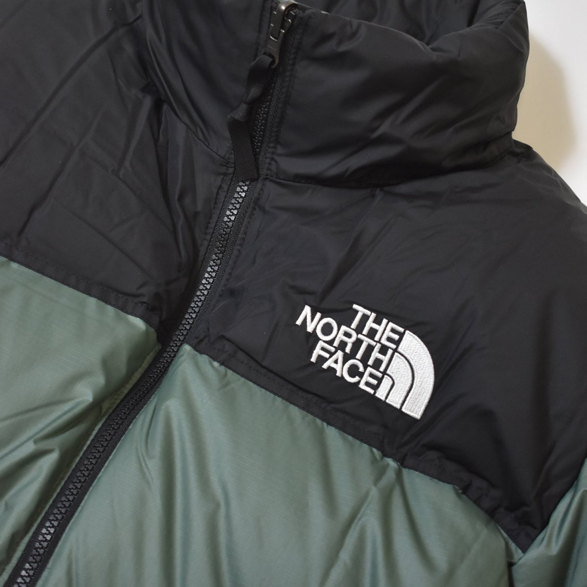 画像2: The North Face USA 1996 Retro Nuptse Jacket - Duck GreenxBlack (2)