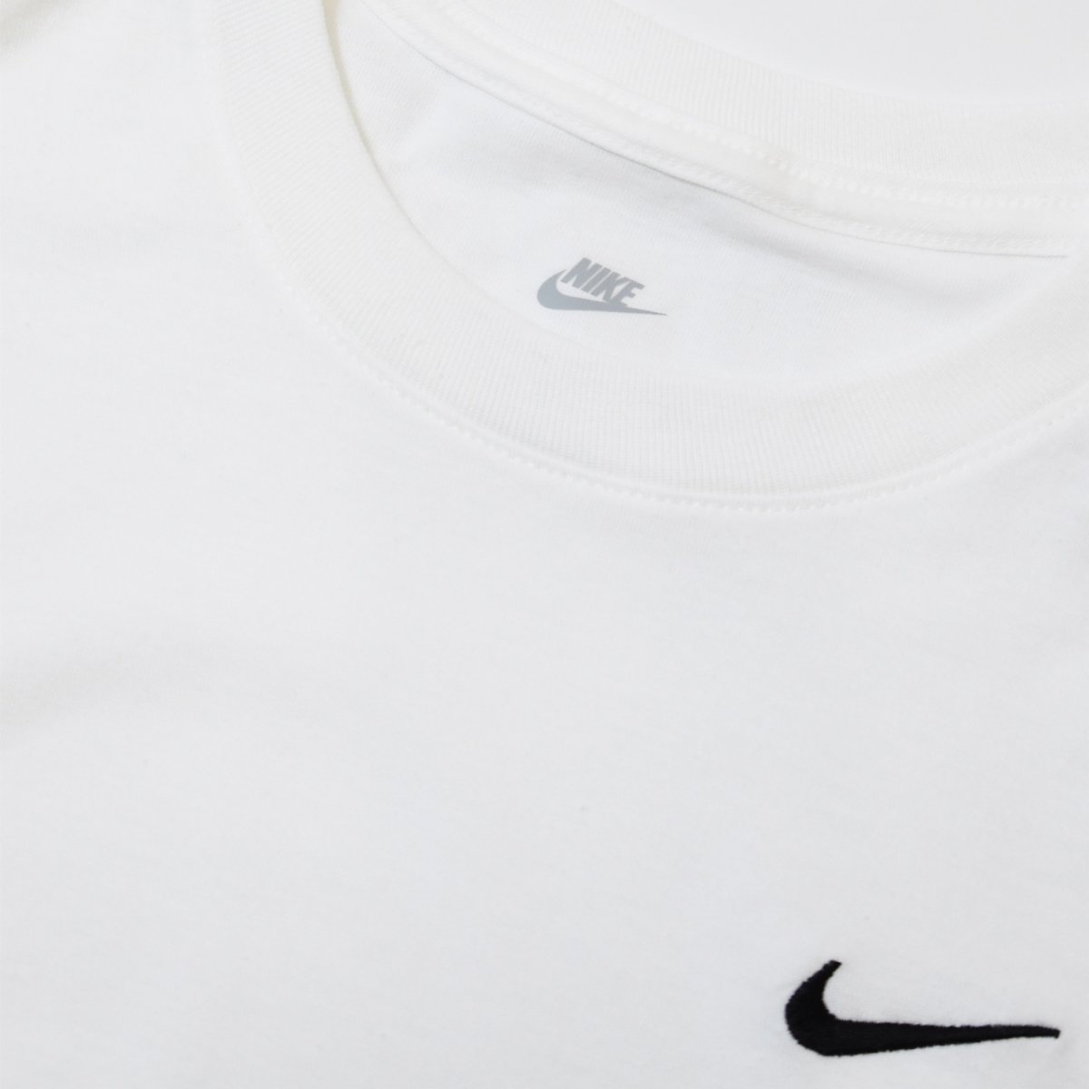 画像2: NIKE Swoosh Emb Tee - White (2)