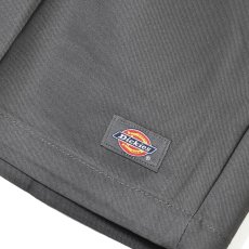 画像3: Dickies 13" Loose Fit Multi-Use Pocket Work Shorts - Charcoal (3)