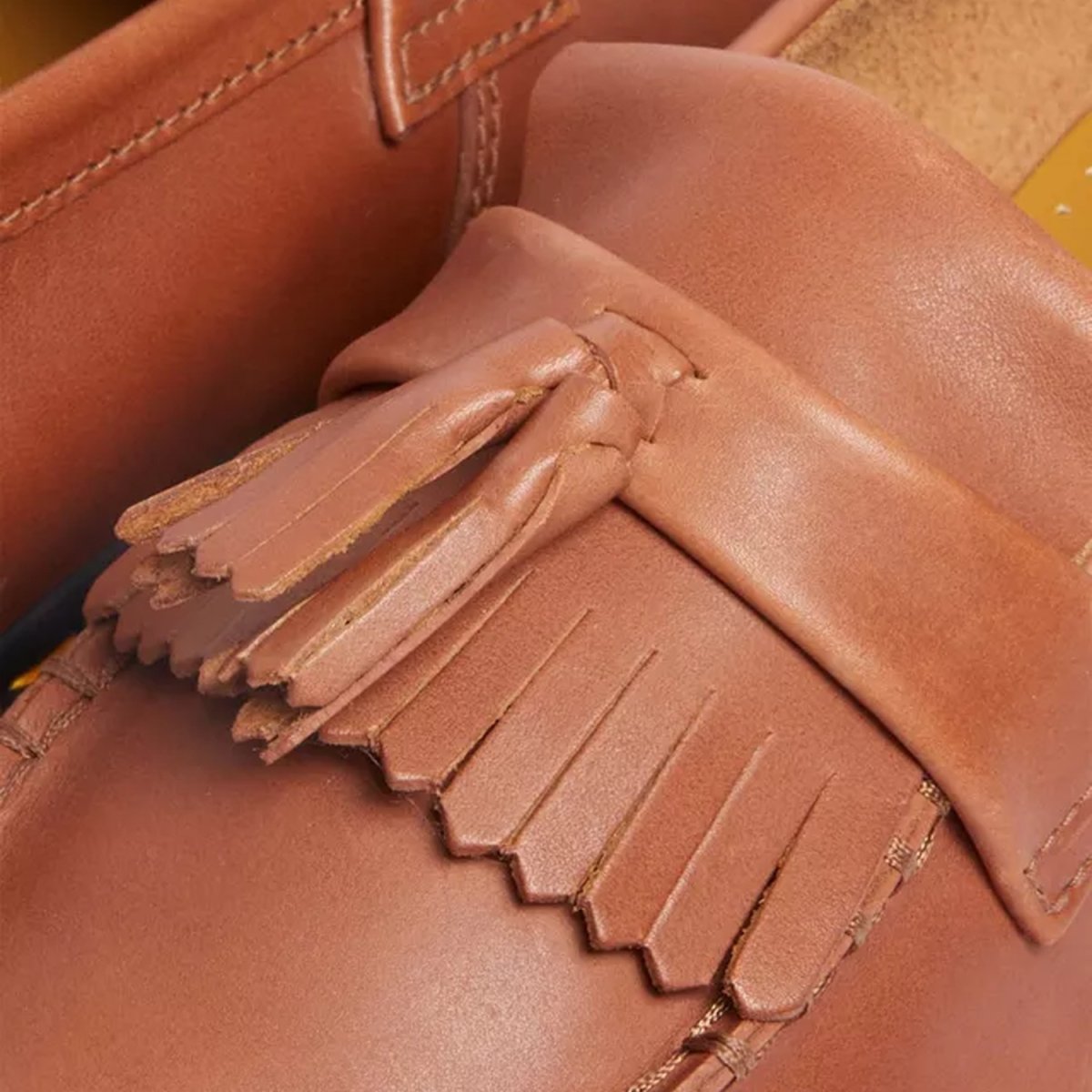 画像8: Dr.Martens Adrian Carrara Leather Tassel Loafers - Saddle Tan (8)