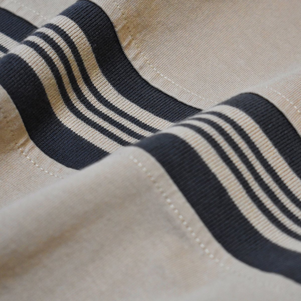 画像4: Old Navy Heavyweight Chest-Stripe T-Shirts - Khaki (4)