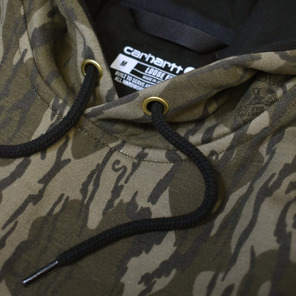 画像2: Carhartt USA Loose Fit Midweight Camo Sleeve Graphic Hoodie - Mossy Oak Bottomland (2)