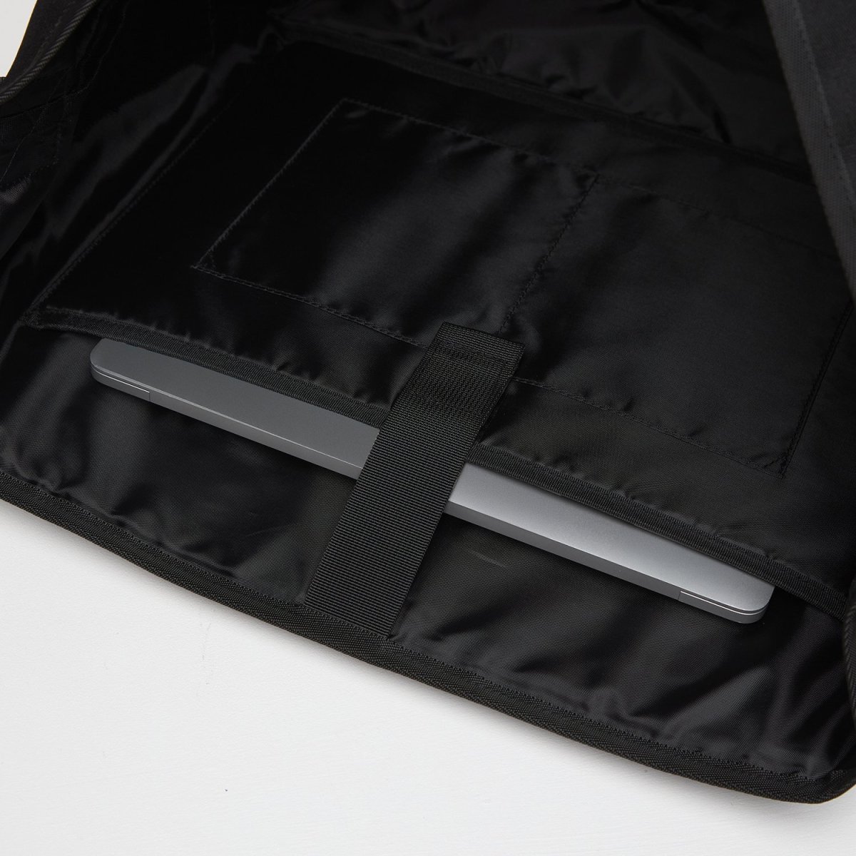画像8: Packing Reflective Messenger Bag - Black (8)