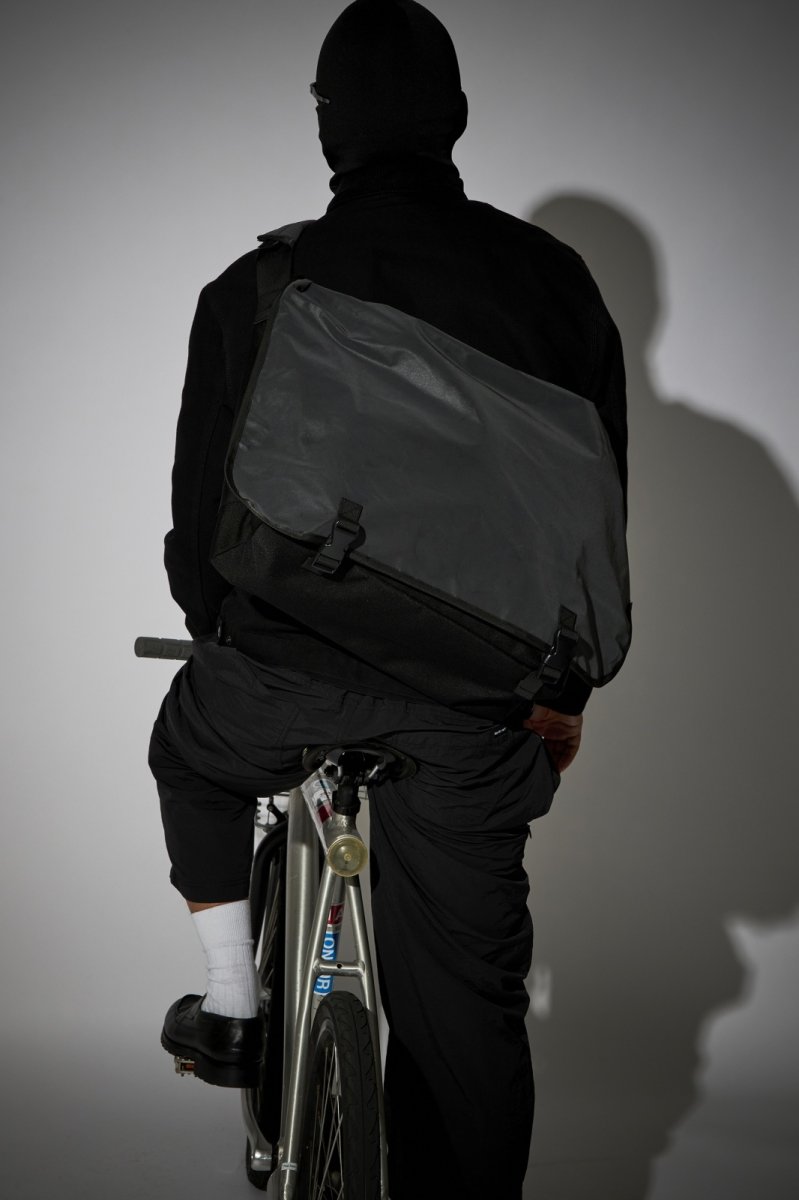 画像10: PACKING Reflective Messenger Bag - Black (10)