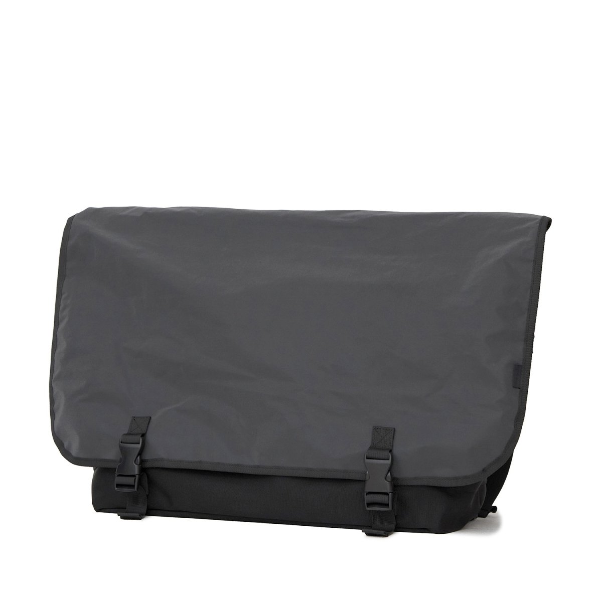 画像2: PACKING Reflective Messenger Bag - Black (2)